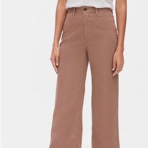 NWT Gap High Rise Wide leg crop. Size 6.